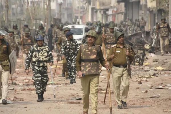 Hindistan'da şiddet olaylarında onlarca kişi öldü