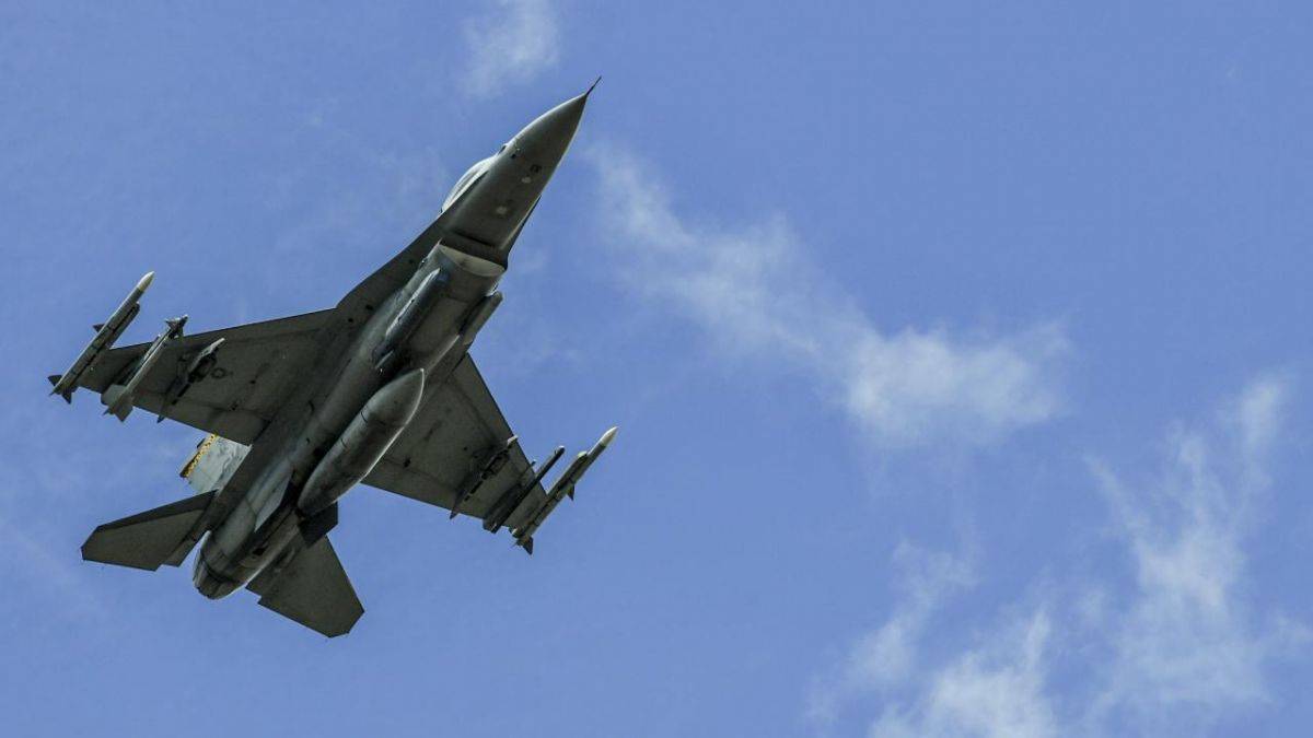 ABD'nin F-16 savaş uçağı düştü
