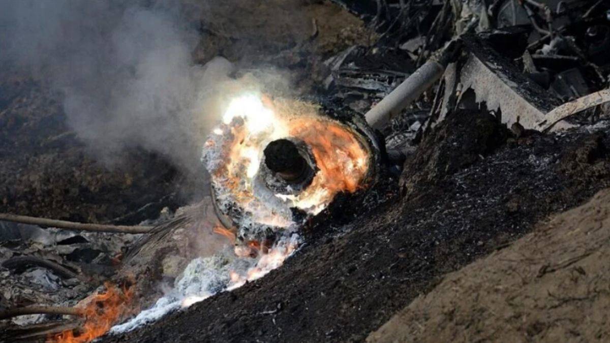 Hindistan'da savaş uçağı yerleşim yerine düştü