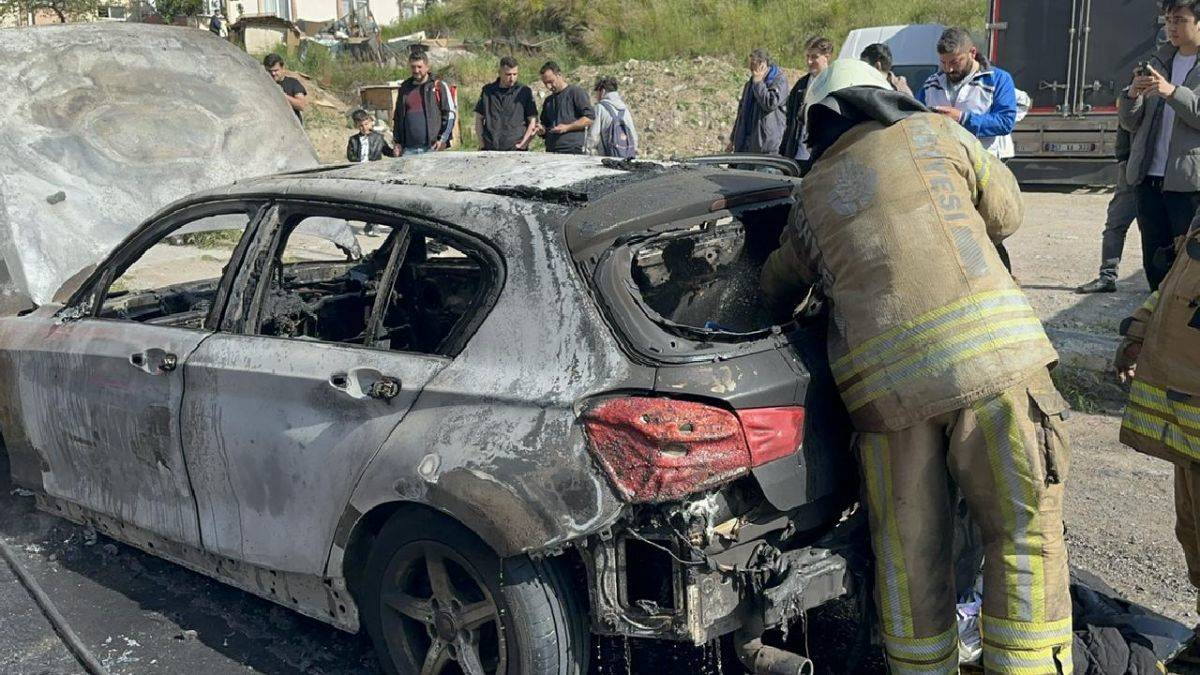 Maltepe'de seyir halindeki otomobil yandı