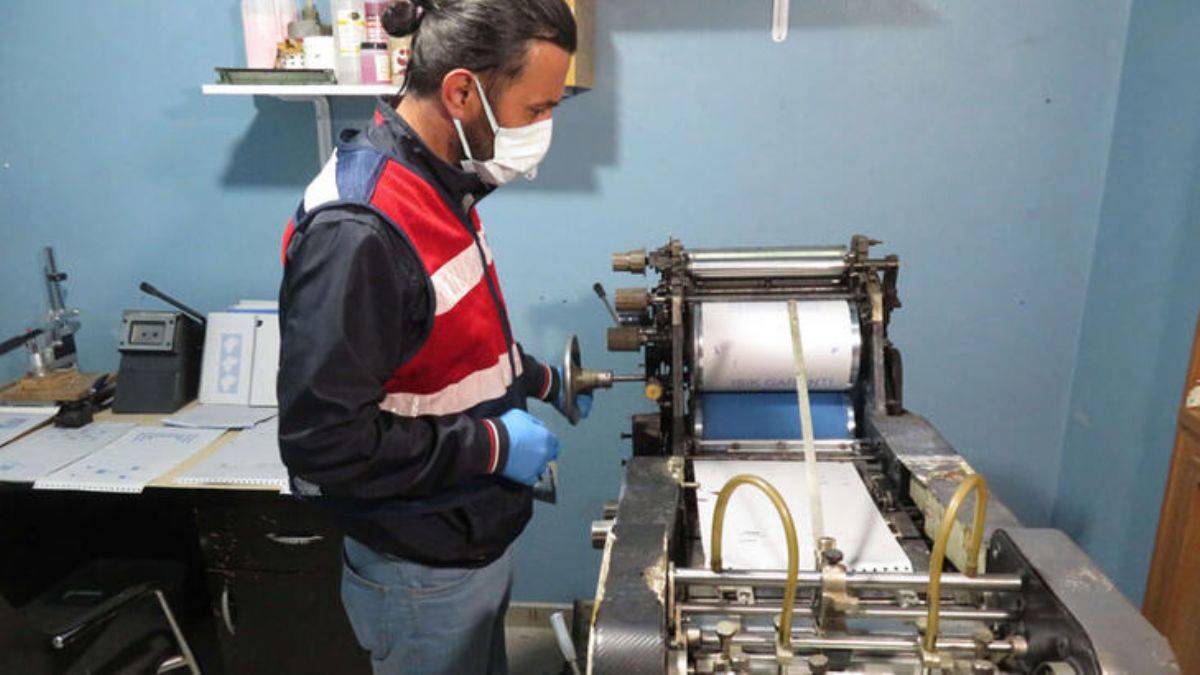 Jandarmadan sahte evrak operasyonu