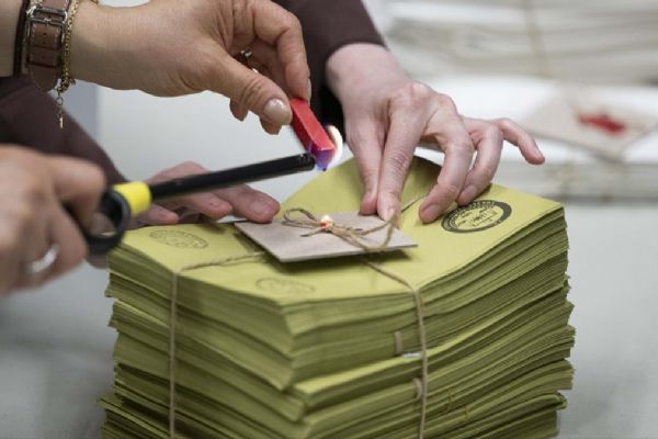 Rekor katılımla tamamlandı! Yurt dışındaki vatandaşlardan 14 Mayıs seçimlerine yoğun ilgi