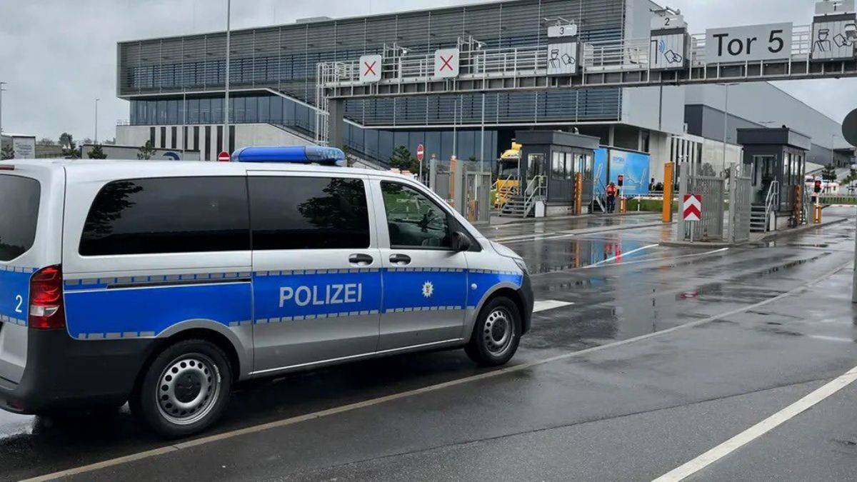 Almanya'da Mercedes fabrikasına saldırı: 2 Türk öldü