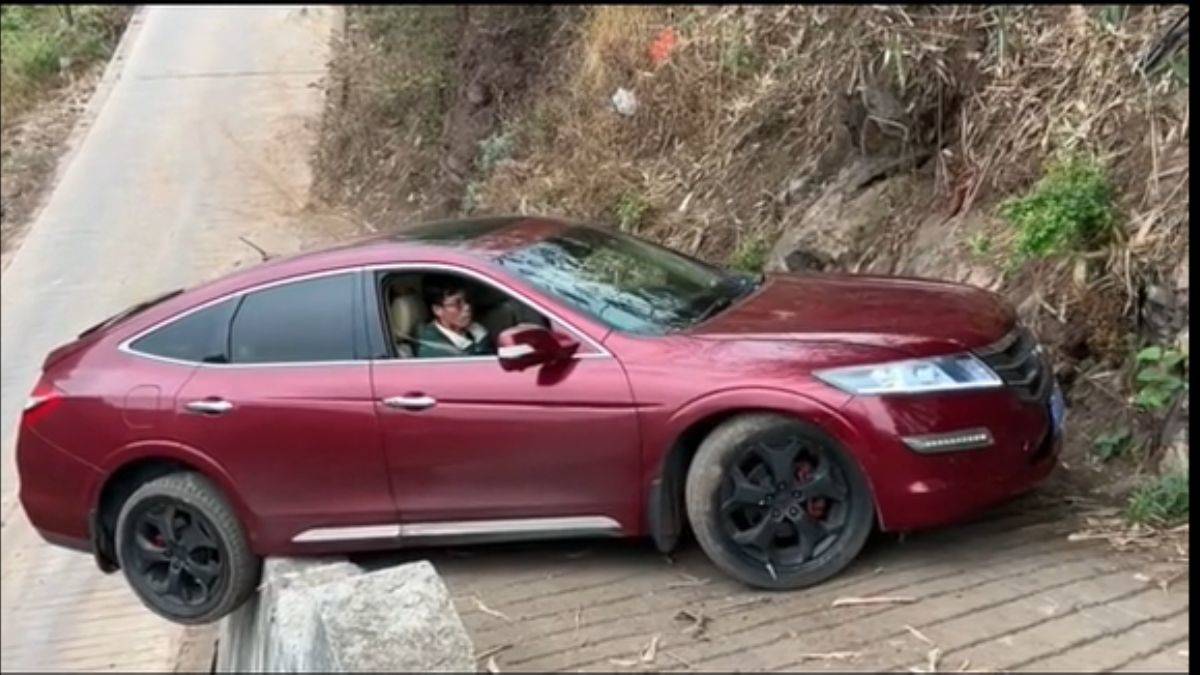 Yola meydan okuyan sürücü