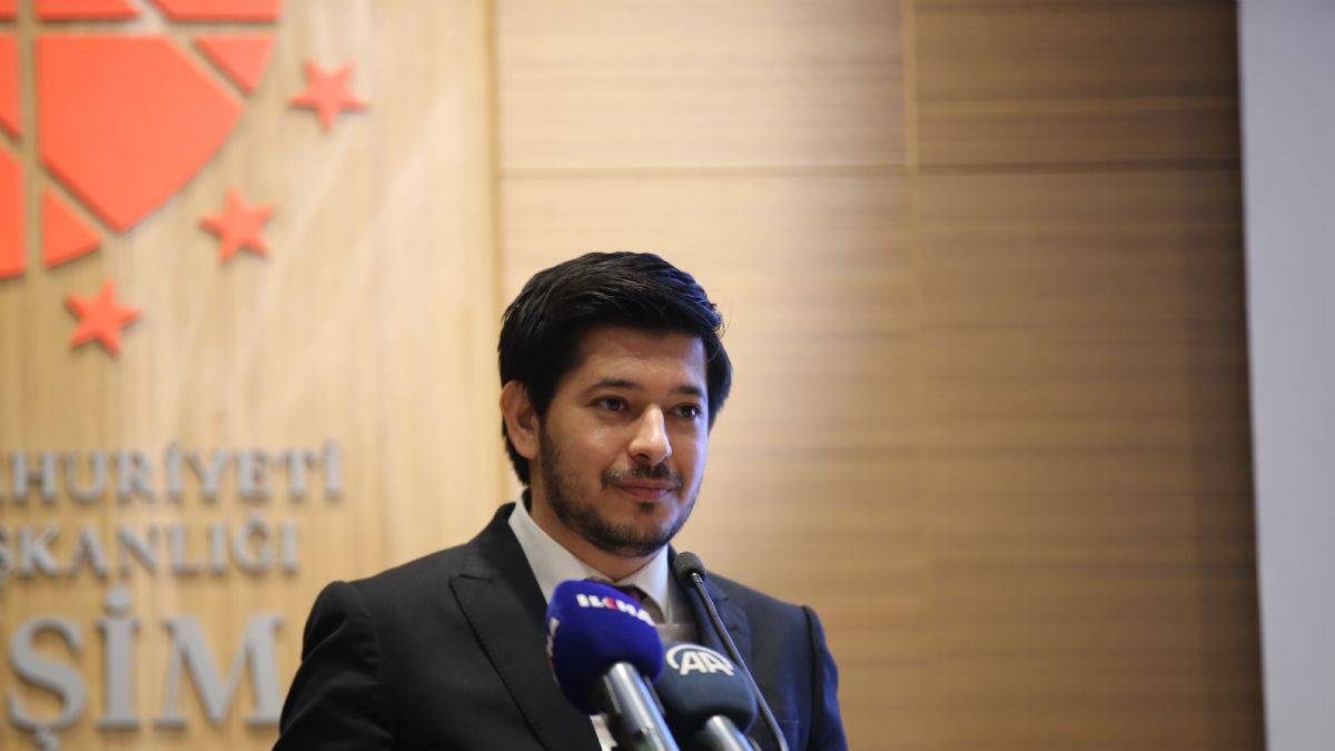 Metin Erol'den Türkiye Yüzyılı’nı inşa edecek olan bu gençlerin tarafı, hakikatin yanıdır