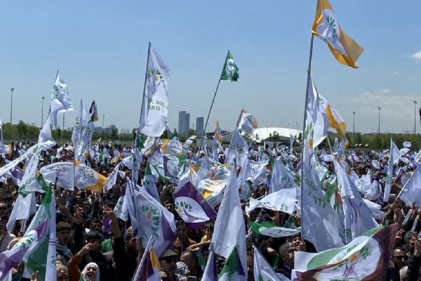 İstanbul'da terör örgütünün flamasını açan şüpheli gözaltına alındı