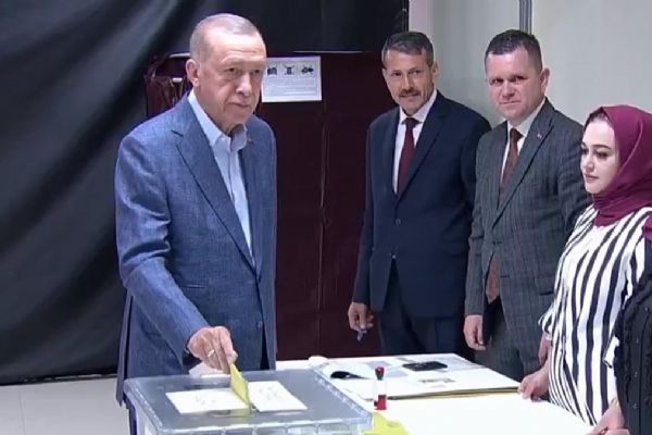 Cumhurbaşkanı Erdoğan oyunu kullandı
