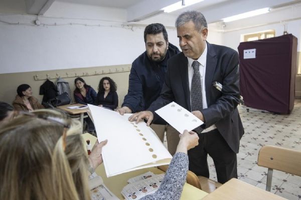 Görme engelliler ilk kez tek başına oy kullandı