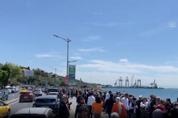 Oy kullanan İstanbullular parklara ve sahillere akın etti