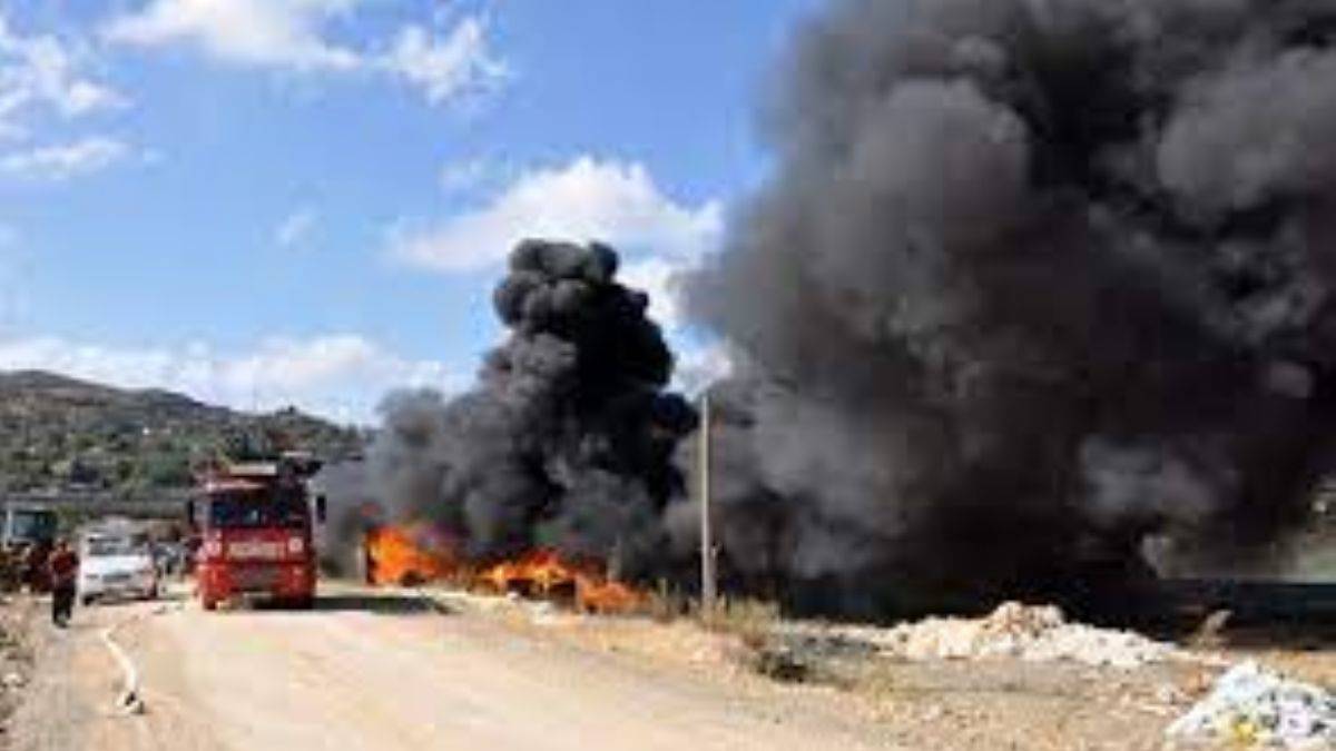 Antalya'da geri dönüşüm deposunda çıkan yangın seralara sıçradı