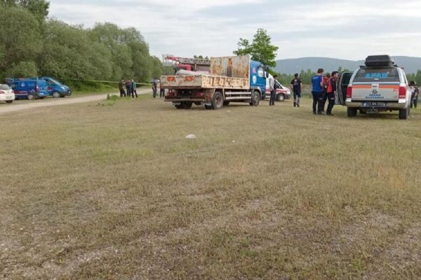 Bilecik'te facia! Gölete düşen otomobildeki 3 kişi öldü