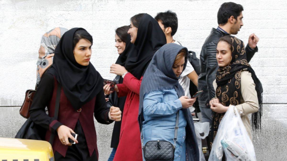 İran'da 'eş bulma merkezleri' açıldı