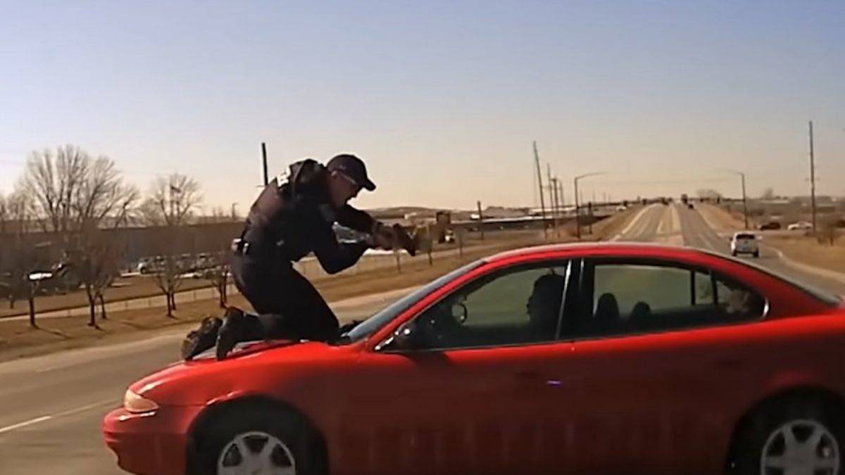 'Dur' ihtarını dinlemedi, polisin belini kırdı