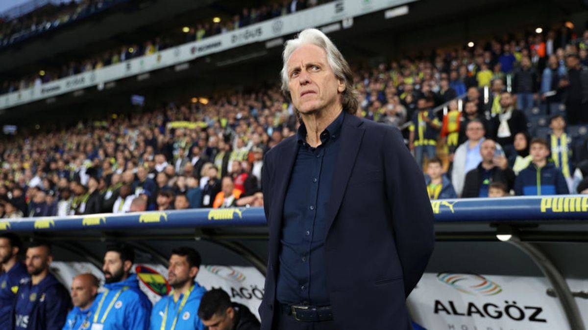 Fenerbahçe'de Jesus ile devam kararı