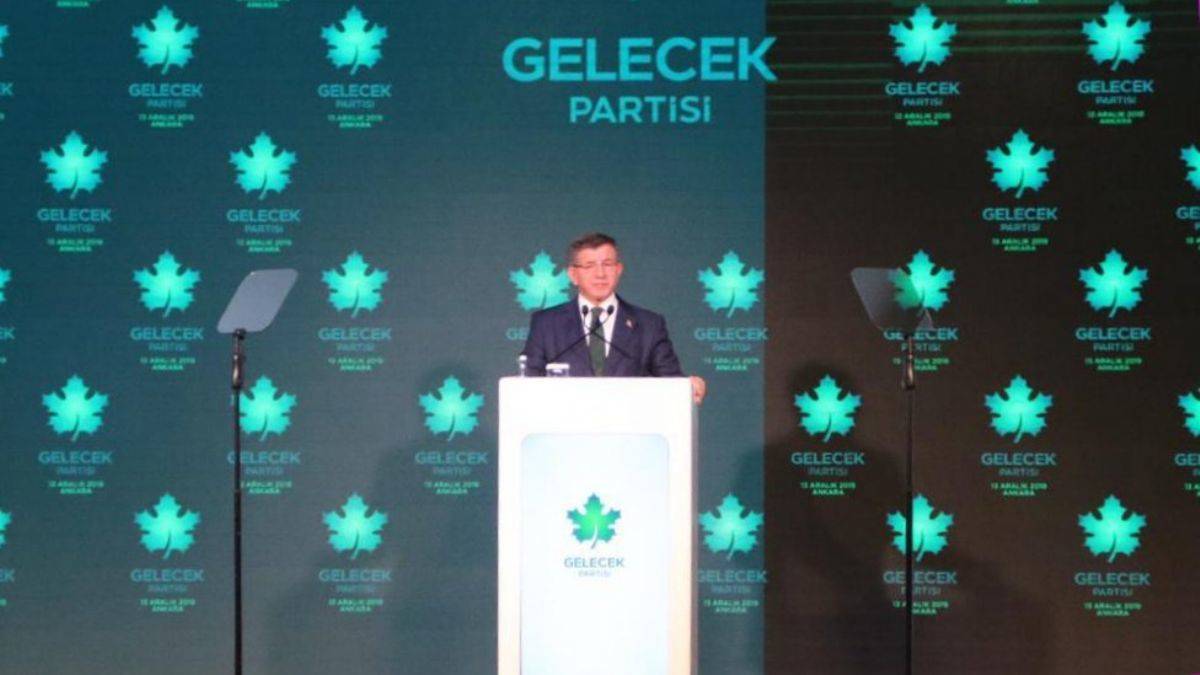 Gelecek Partisi'nde peş peşe istifalar