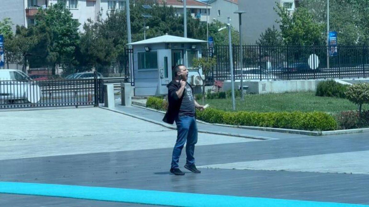 Elinde silahla savcı çağırdı