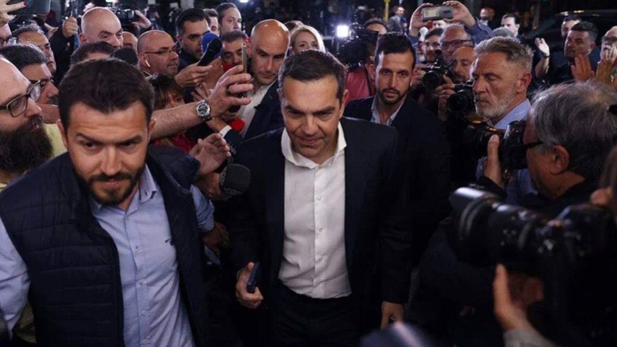 Yunanistan seçim sonrası karışık: Çipras da reddetti