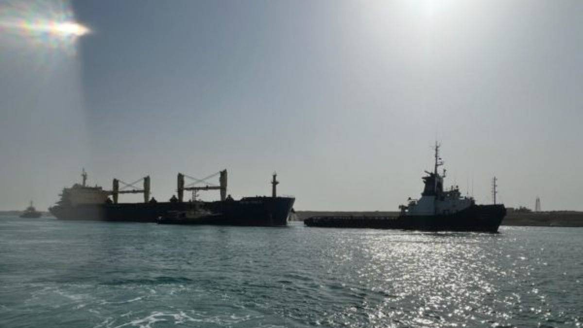 Konteyner gemisi Süveyş kanalını tıkadı