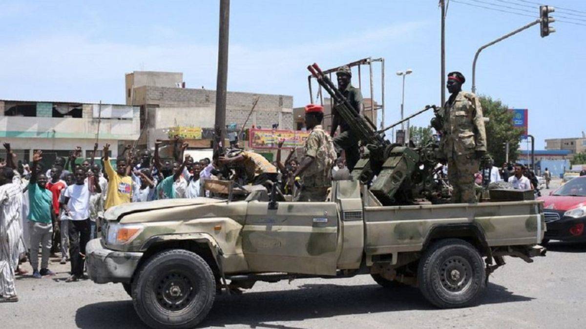 Sudan'da emekli askerlere silahlanma çağrısı