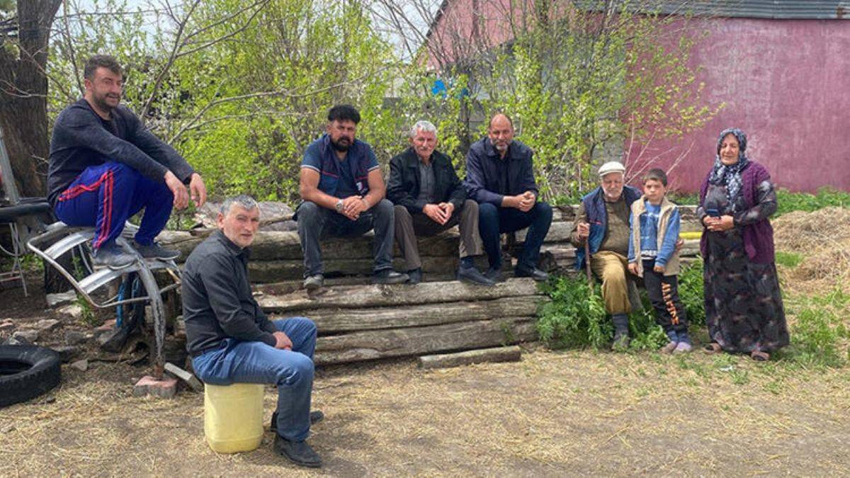 Köydeki herkesin soyadı 'S' ile başlıyor