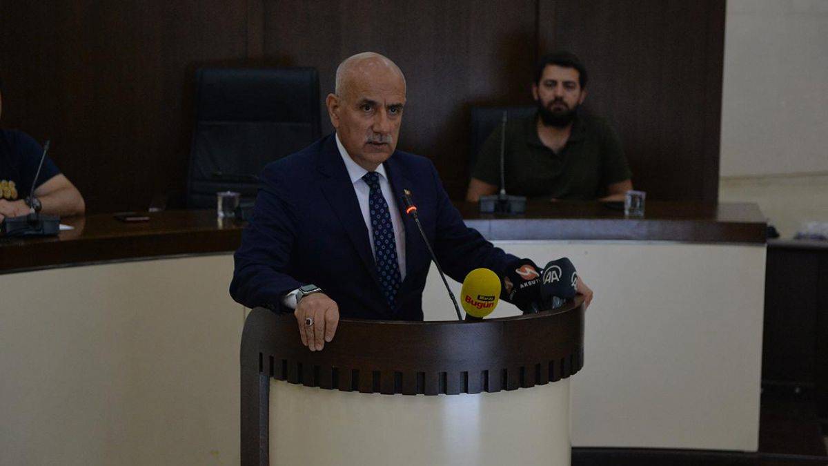 Vahit Kirişci, Kahramanmaraş'ta 28 esnafa konteyner dükkan anahtarı teslim etti