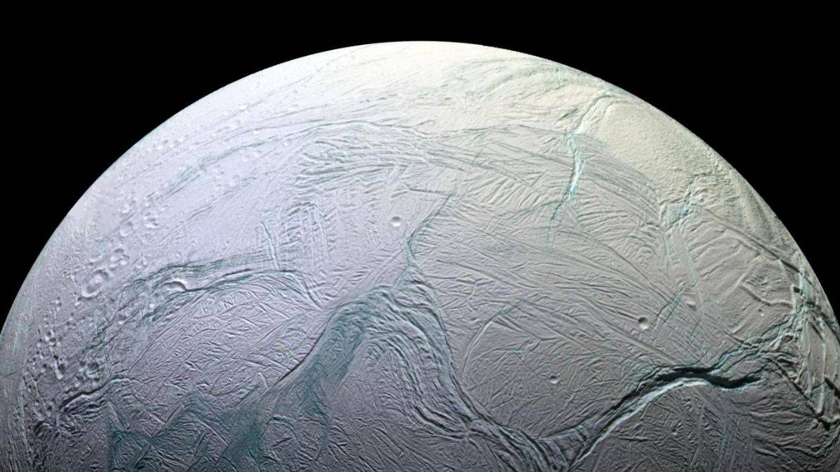 Satürn'ün uydusundan uzaya dev su buharı fışkırdı