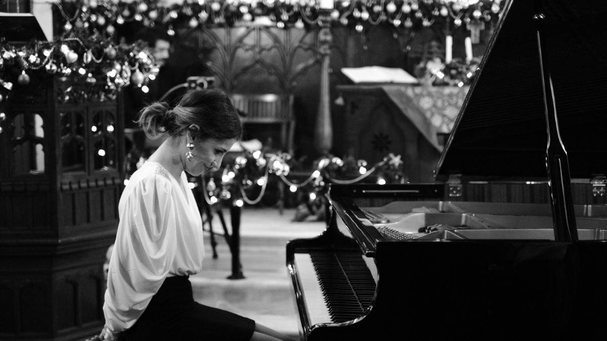 Piyanist Elif Ebru Sakar, Turneye Çıkıyor!