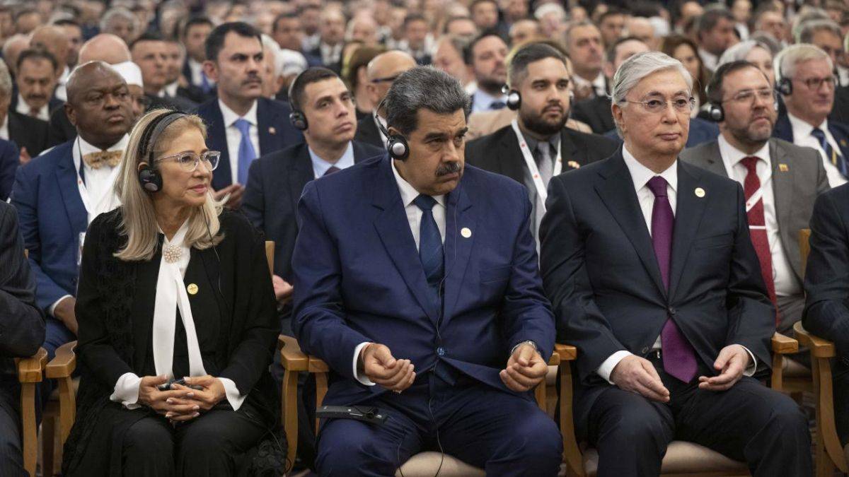 Maduro'dan tören sonrası tebrik paylaşımı