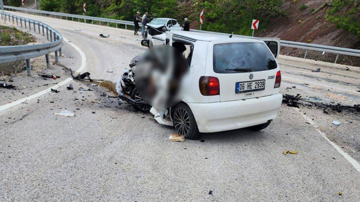 Kafa kafaya çarpıştılar: 3 ölü, 4 yaralı