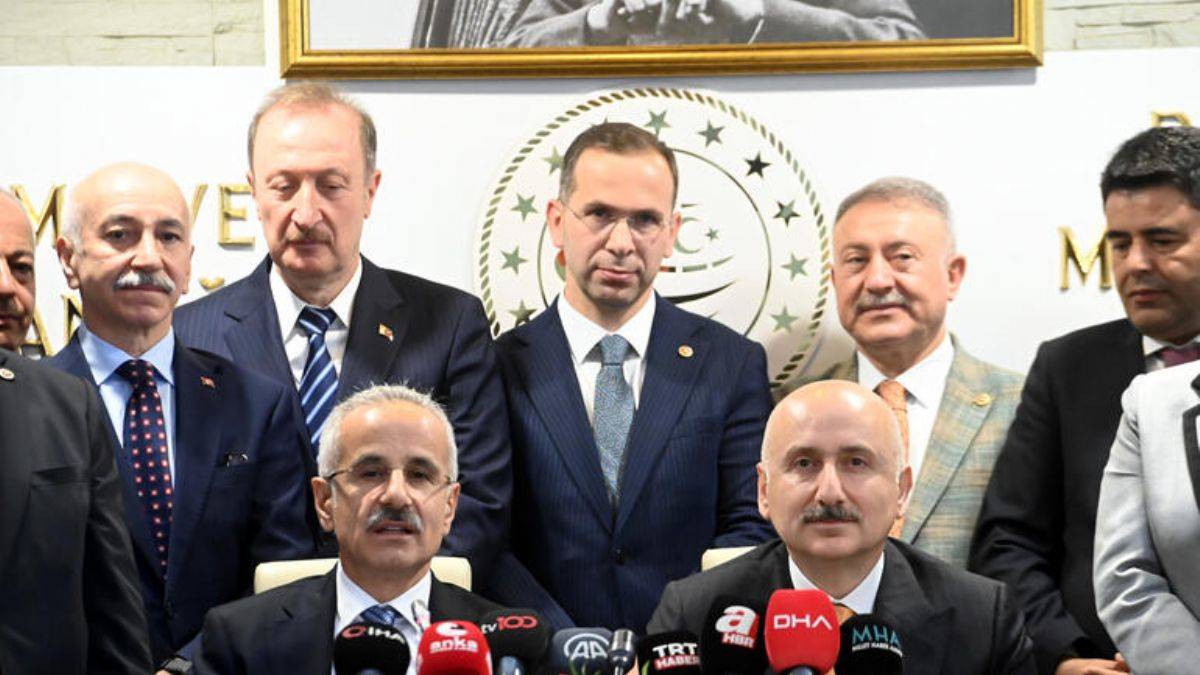 Bakan Uraloğlu, Karaismailoğlu'ndan görevi devraldı