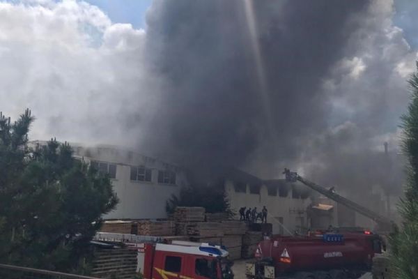 Ankara'da mobilya fabrikasında yangın