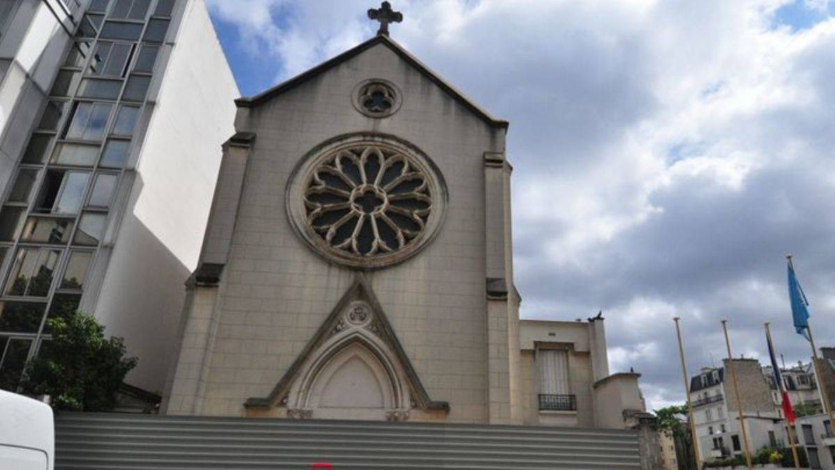 Fransa'da kiliseler kapanıyor, bağış çağrısı yapıldı