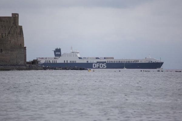 Bakanlık göçmenlerin alıkoyduğu geminin kurtarılma detaylarını paylaştı