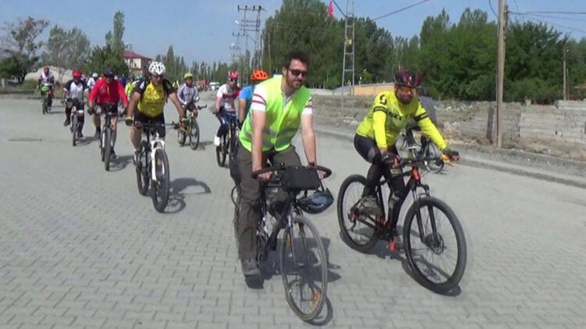 Türk, Azerbaycanlı ve İranlı 85 bisikletli, dostluk için pedal çevirdi