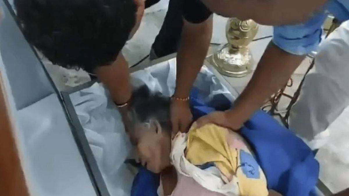 Öldü diye tabuta konulmuştu, yaşadığı ortaya çıktı