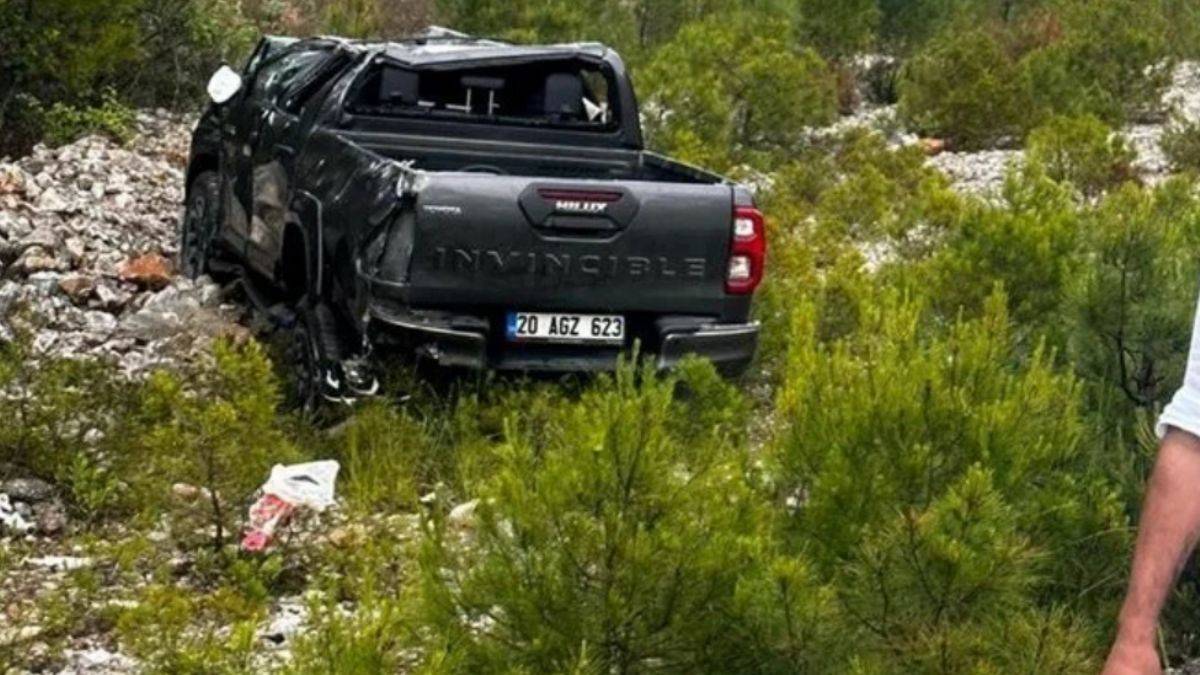 Eski Bakan Zeybekçi, trafik kazası geçirdi