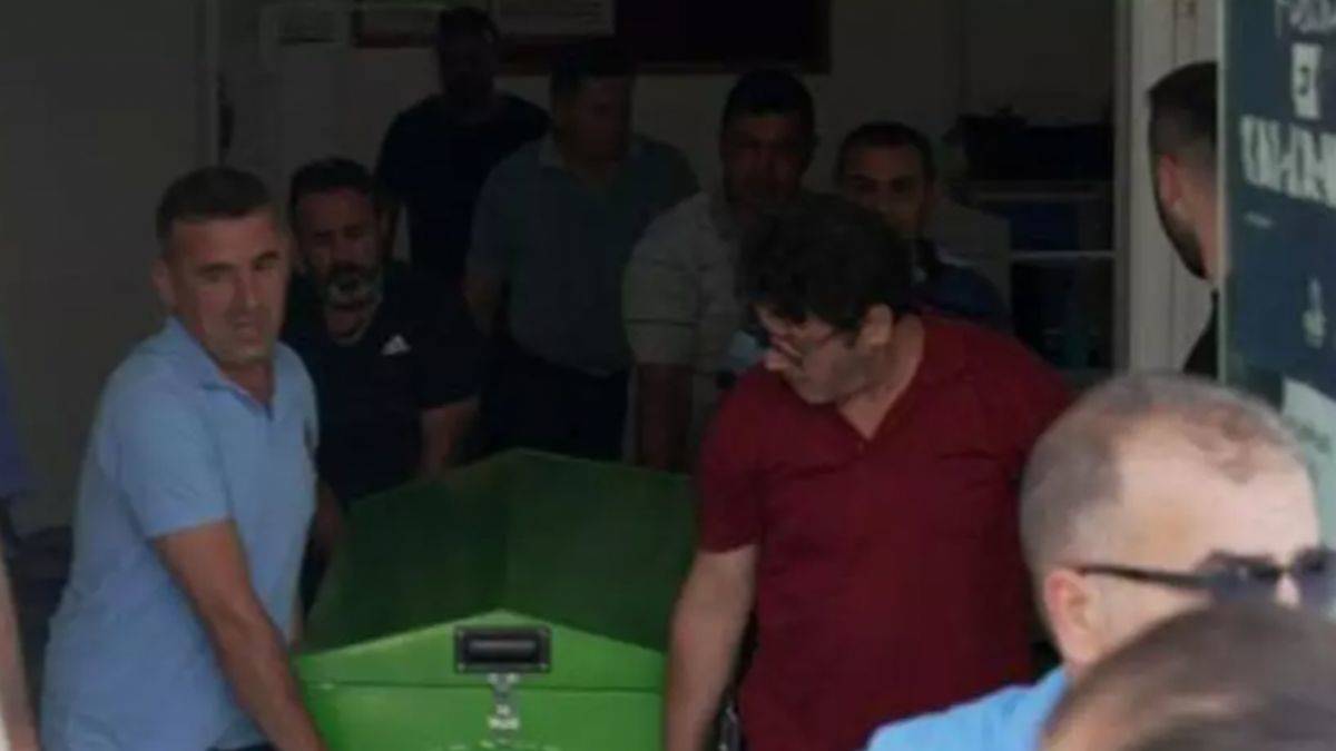 Boşanma aşamasındaki doktor eşini öldürüp, intihar etti