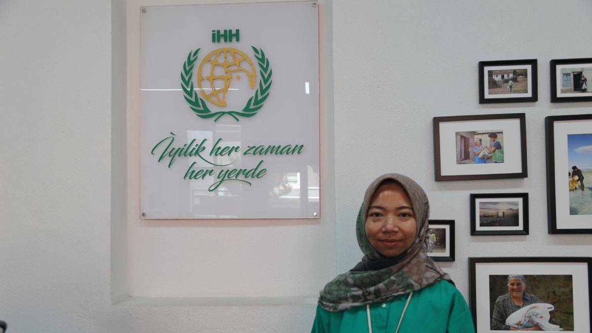 Endonezyalı uluslararası öğrenci deprem bölgeleri için 100 bin liralık yardım topladı