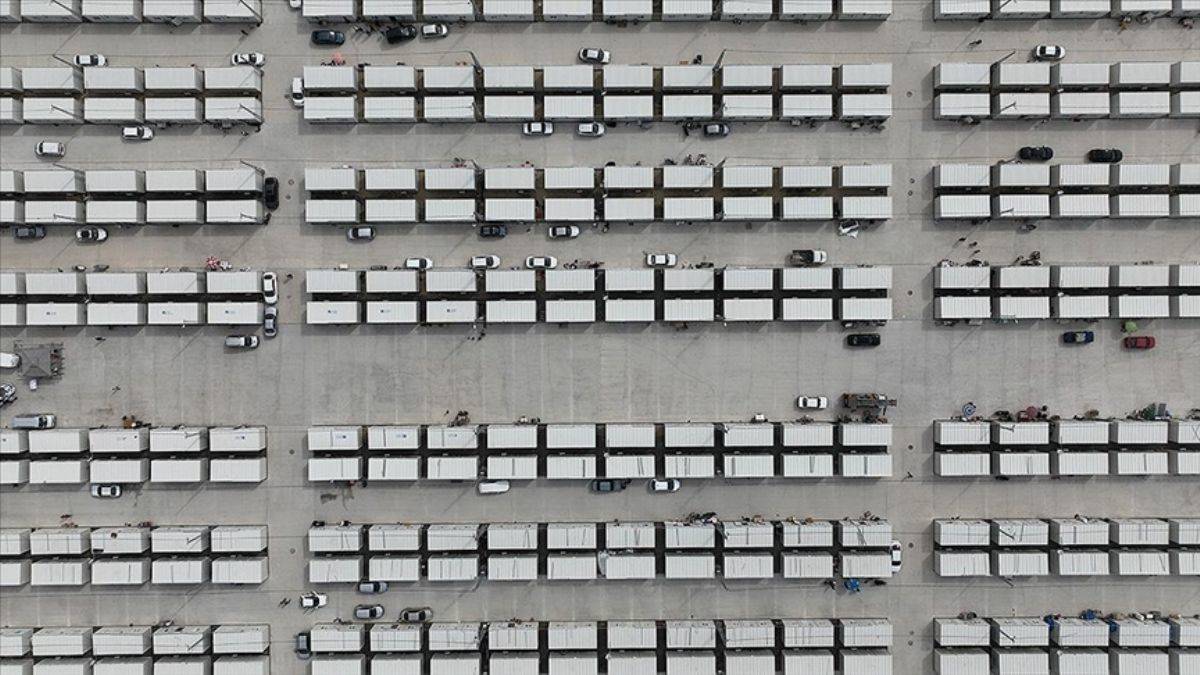 Deprem bölgesinde çadırlar boşalıyor