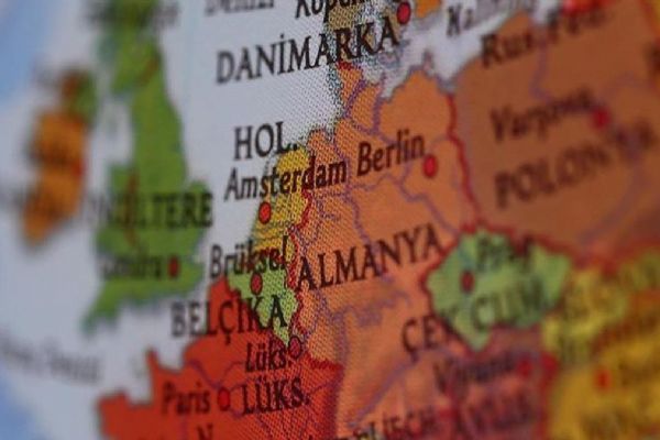 Almanya'da 3 kişi DHKP-C yöneticiliğinden yargılanıyor