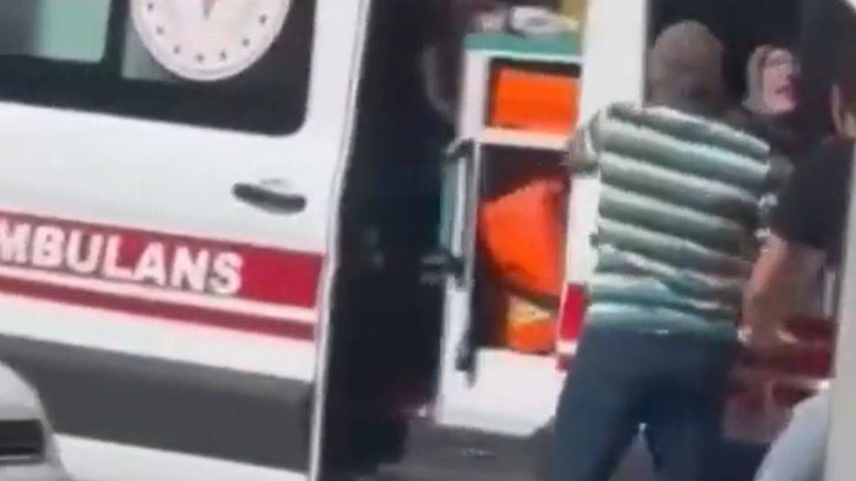 Ambulansa saldırı! Yol kesip 'hasta taşımıyorsunuz' diye bağırdı