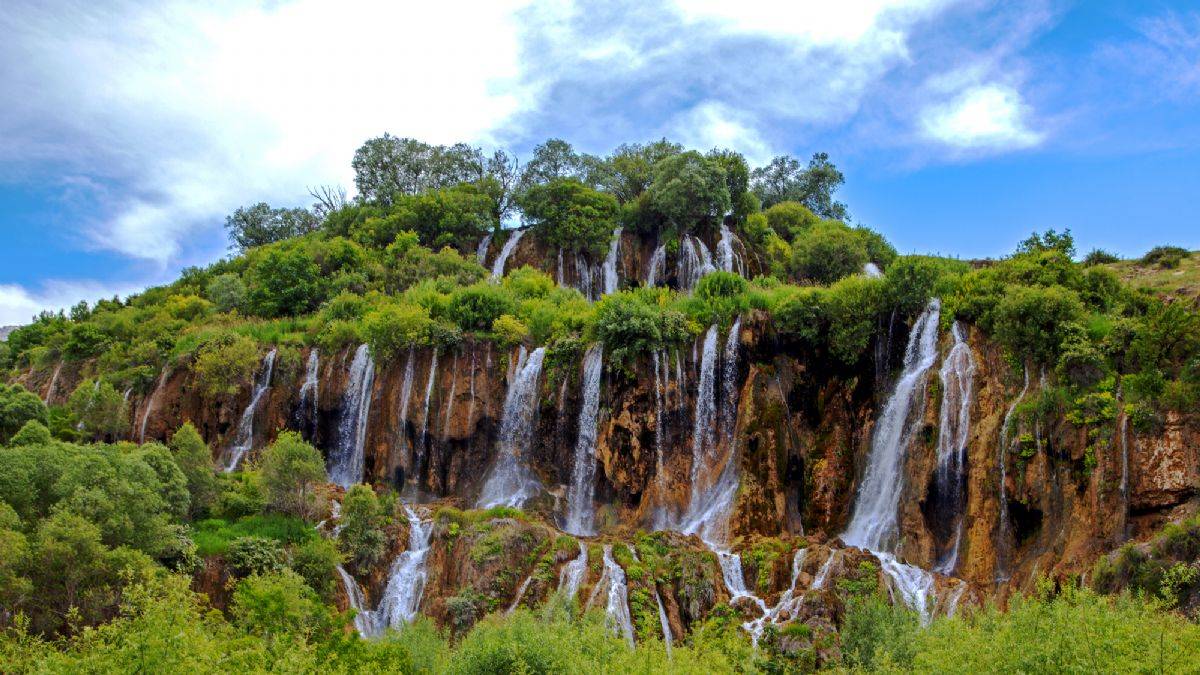Girlevik Şelalesi misafirlerini ağırlıyor