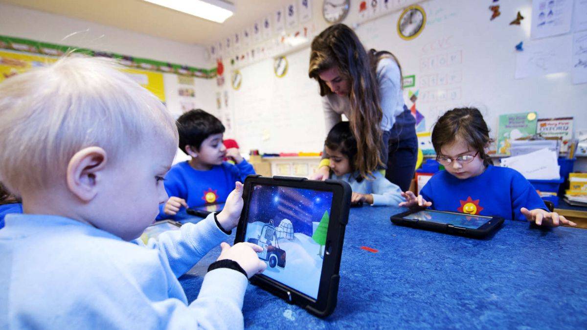 Tablet projesi çöktü! İsveç kağıt ve kitaba dönüyor