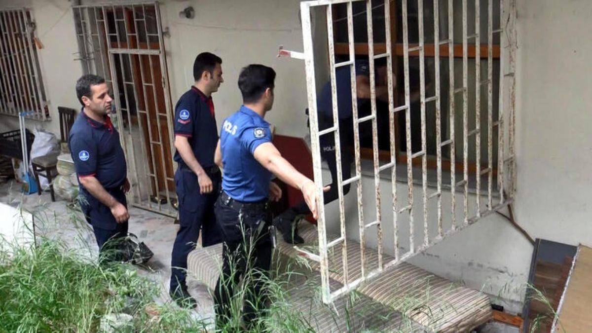 Evinde ölü bulundu