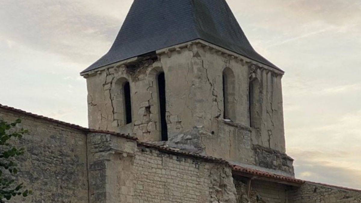 Fransa'daki depremde evlerde ciddi hasar oluştu