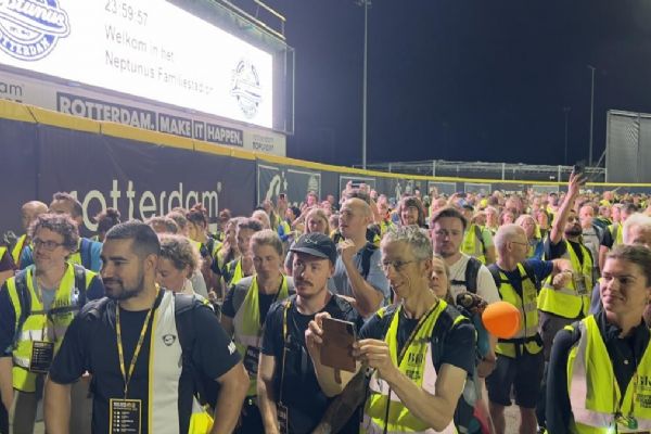 Hollanda'da mültecilere bağış toplandı