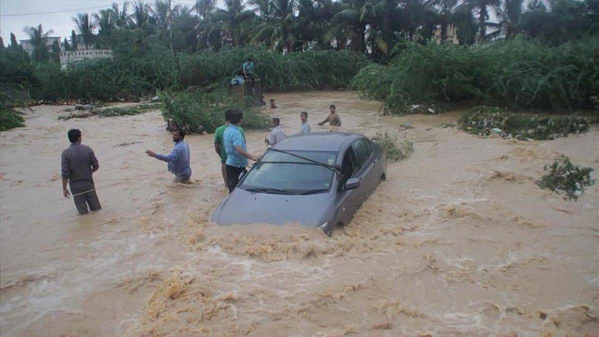 Pakistan'da sel: 7 ölü, 72 yaralı