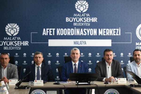 Bakan Bolat: Deprem bölgesindeki seferberlik hala devam ediyor