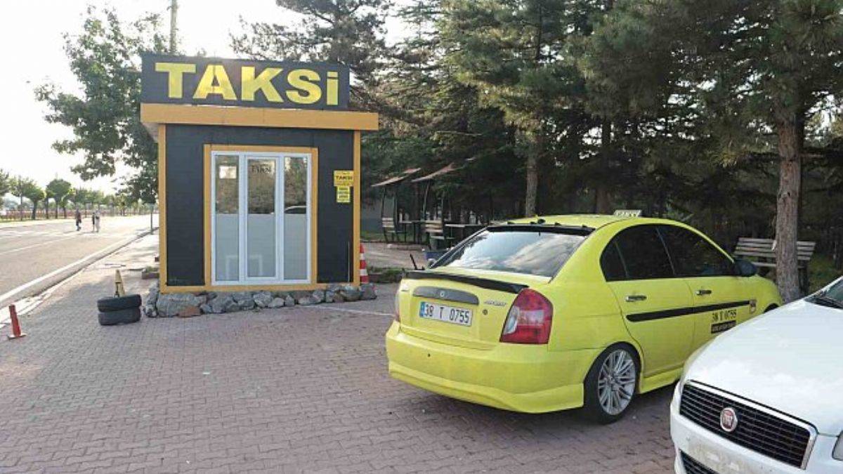 Taksicilerin yolcu kapma kavgası: 1 ölü