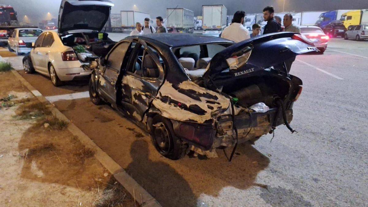 Kuzey Marmara Otoyolu'nda 2 otomobil çarpıştı: 5 yaralı